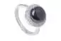 Preview: Klassischer Ring mit schwarzer Perle 9.5-10 mm eingefasst mit Zirkonia, 925er rhodiniertes Silber, Gaura Pearls, Estland